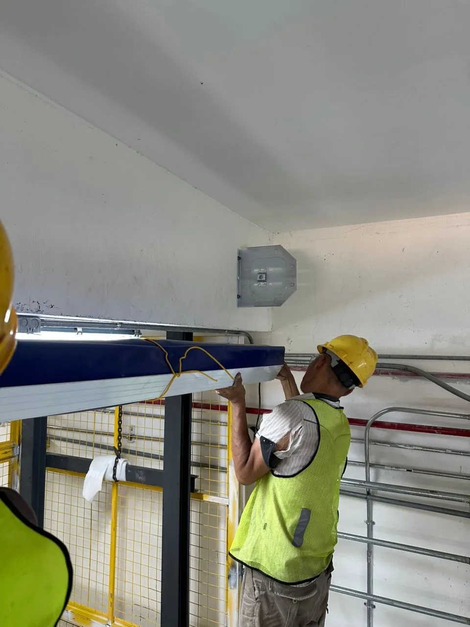 At Customer Site Installation Of Warehouse Hydraulic Lift Lifter