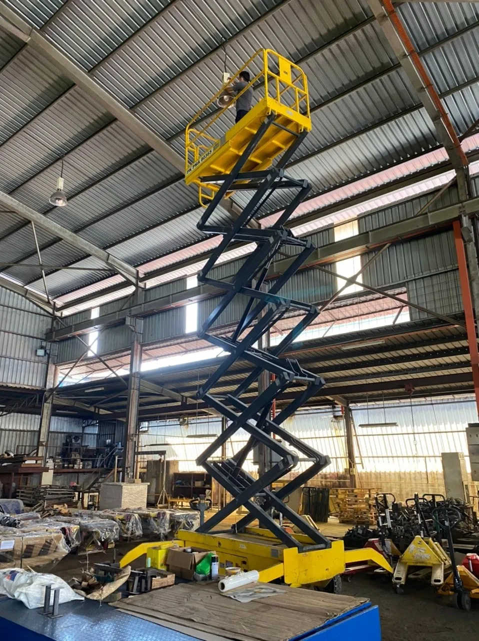 Stationary Scissor Lift